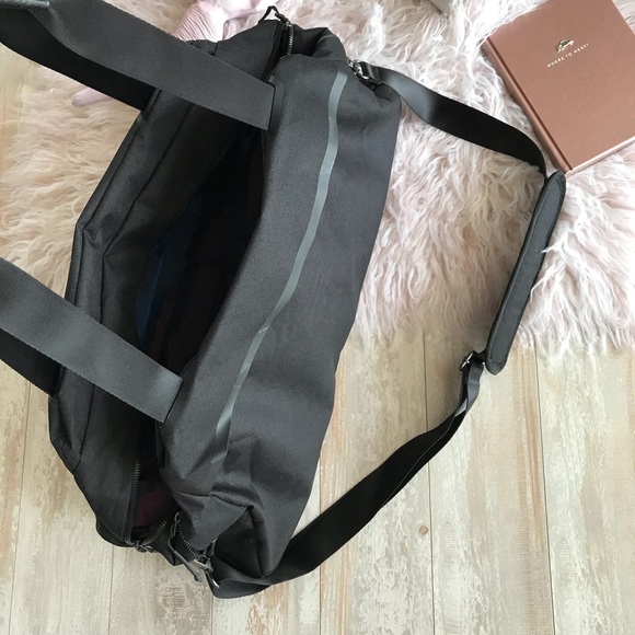 NWT Nike Black legendary large club bag! - Picture 3 of 8